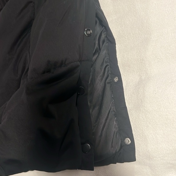 Stay Warm and Stylish with AVEC Les Filles vest with hoodie XL, Black - Picture 4 of 8